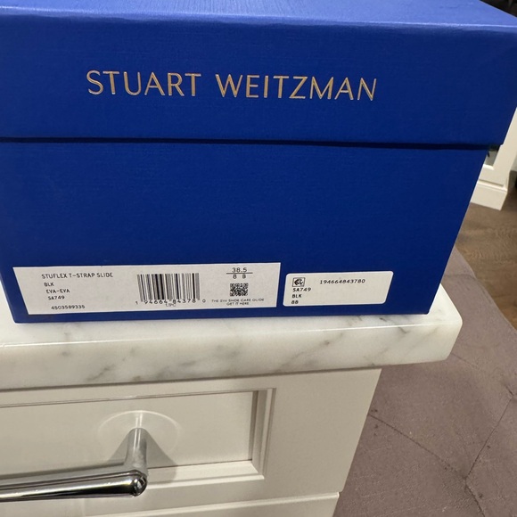 Stuart Weitzman Black Stuflex T Strap Sandal/ Flip-Flops - Picture 9 of 9